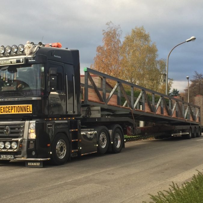 Transport convoi exceptionnel de machines avec voiture pilote dans le Grand Est Illzach 1
