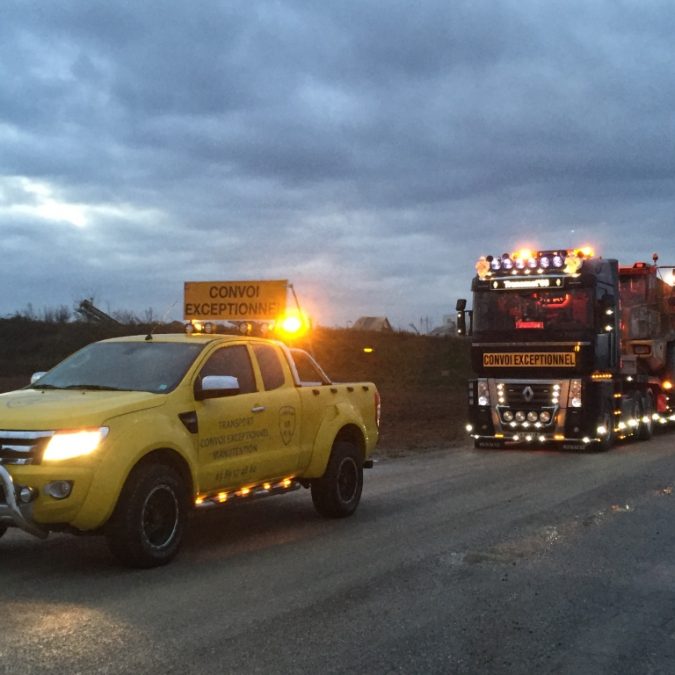 Transport convoi exceptionnel de machines avec voiture pilote dans le Grand Est Mulhouse 4