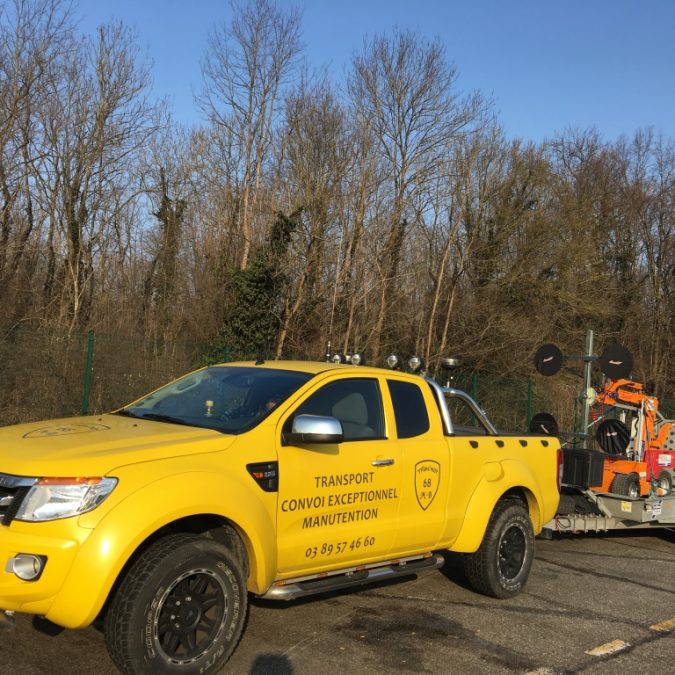 Transport avec remorque porte engin VL            (2,9T) dans le Grand-Est Belfort