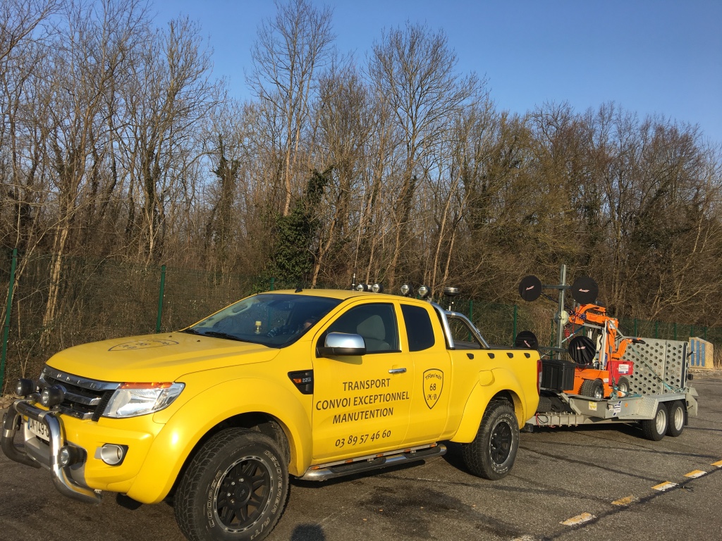 Transport avec remorque porte engin VL            (2,9T) dans le Grand-Est Belfort